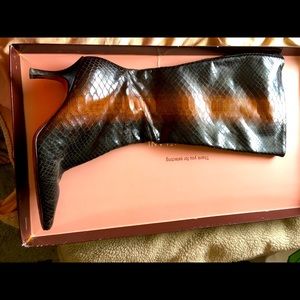 Antonio Melani Snakeskin Look boots Size 9